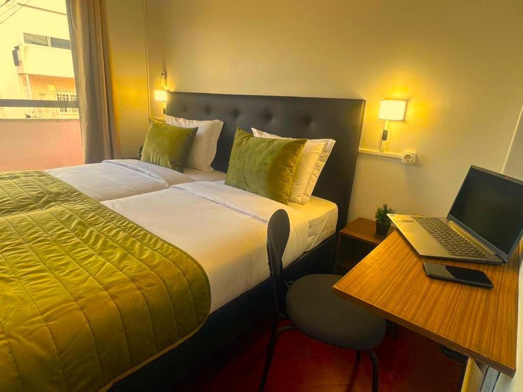 Lisabonna Guest House Amadora Ngoại thất bức ảnh